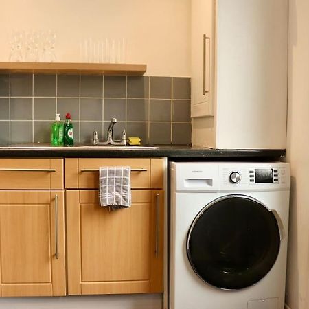 Charming 3 Bedroom Property Free Wifi & Parking Leeds  Dış mekan fotoğraf
