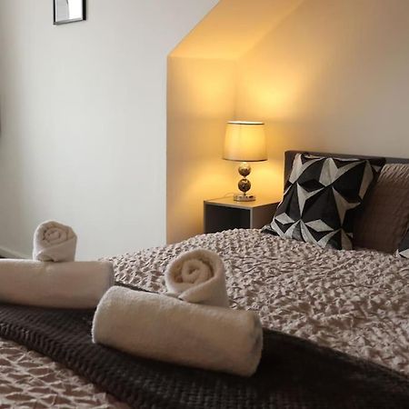 Charming 3 Bedroom Property Free Wifi & Parking Leeds  Dış mekan fotoğraf