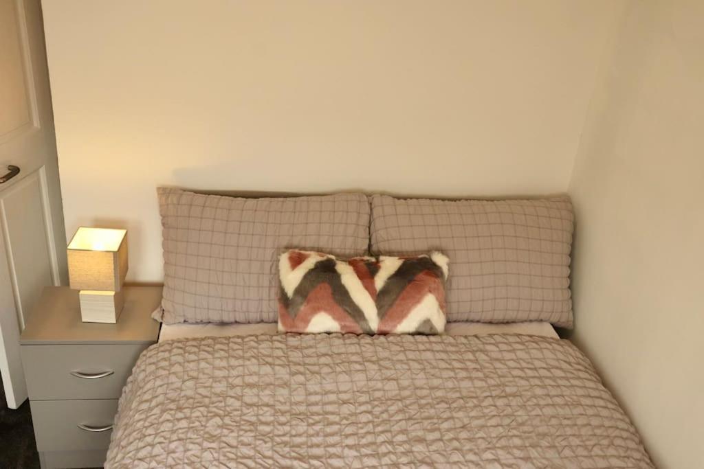 Charming 3 Bedroom Property Free Wifi & Parking Leeds  Dış mekan fotoğraf