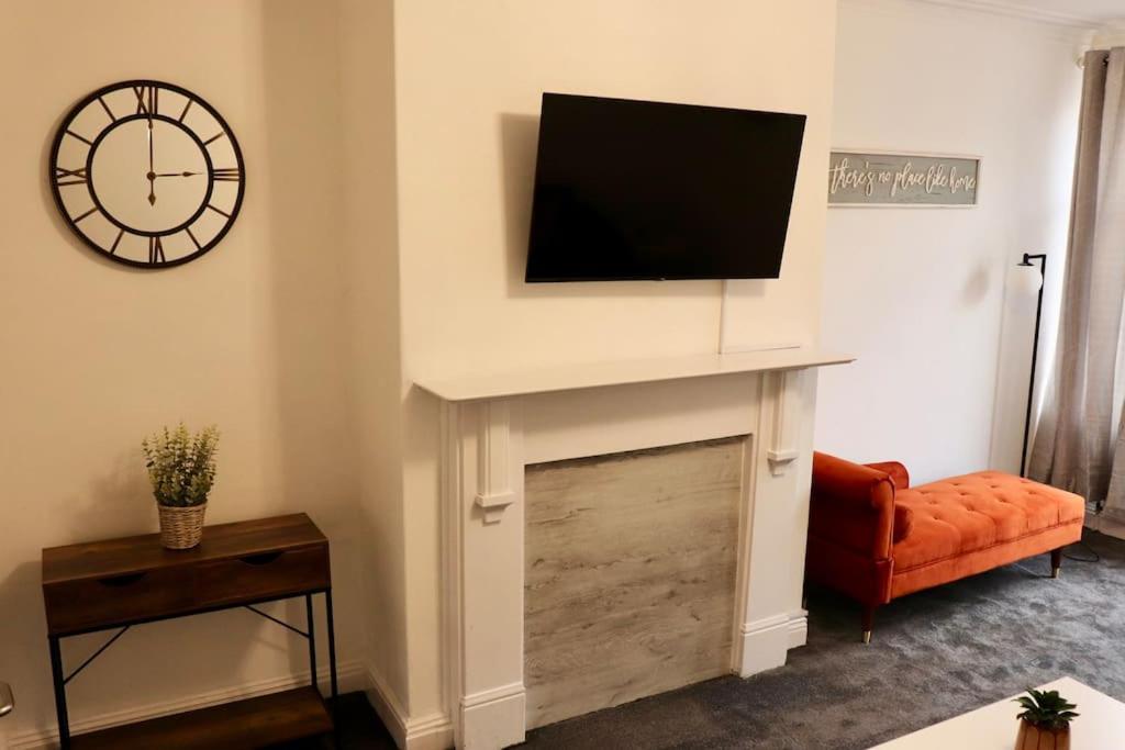 Charming 3 Bedroom Property Free Wifi & Parking Leeds  Dış mekan fotoğraf