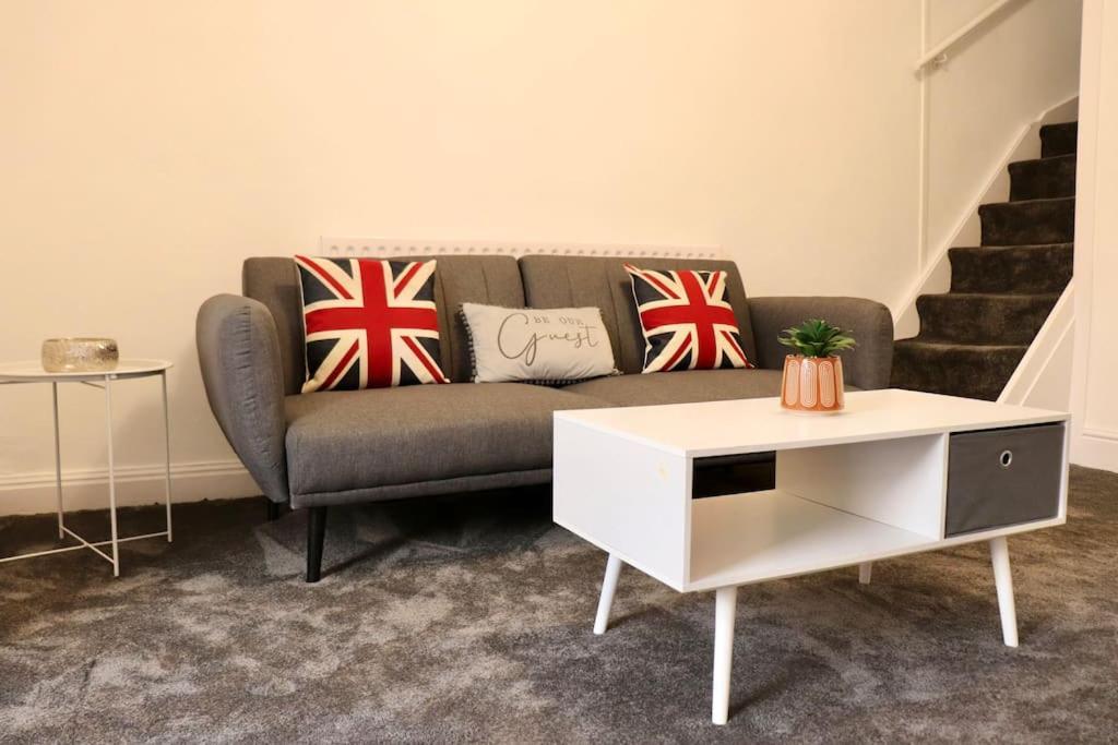 Charming 3 Bedroom Property Free Wifi & Parking Leeds  Dış mekan fotoğraf