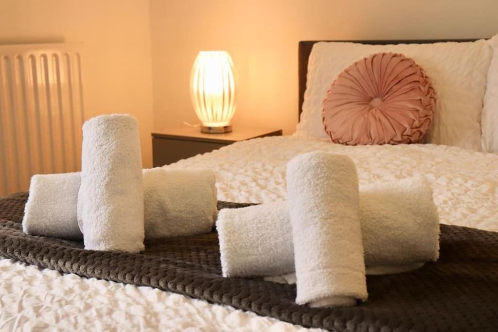 Charming 3 Bedroom Property Free Wifi & Parking Leeds  Dış mekan fotoğraf