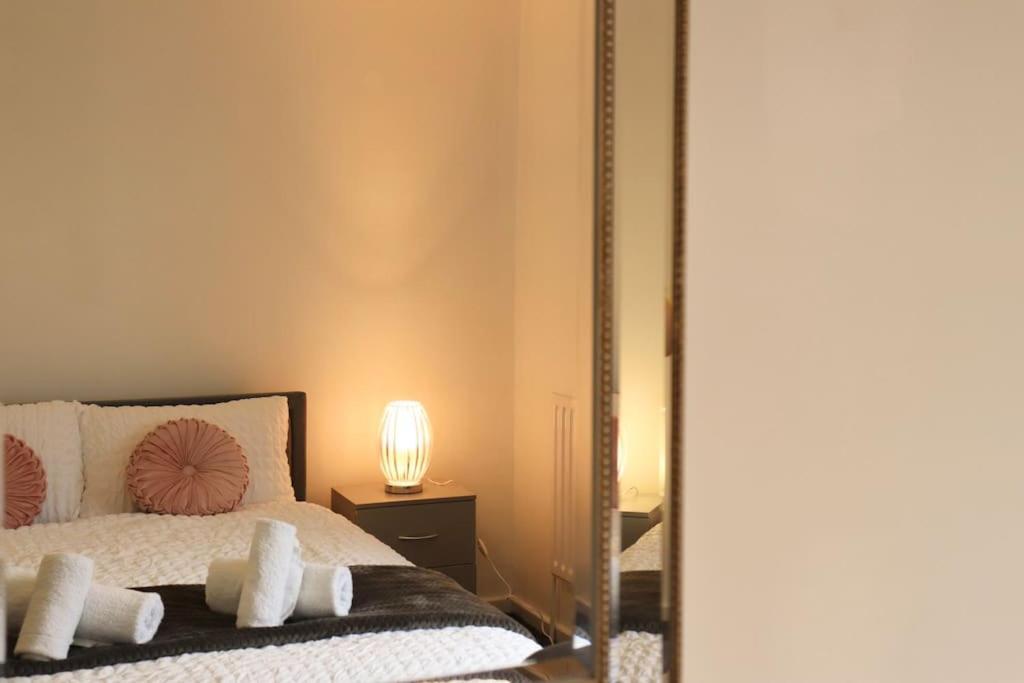 Charming 3 Bedroom Property Free Wifi & Parking Leeds  Dış mekan fotoğraf