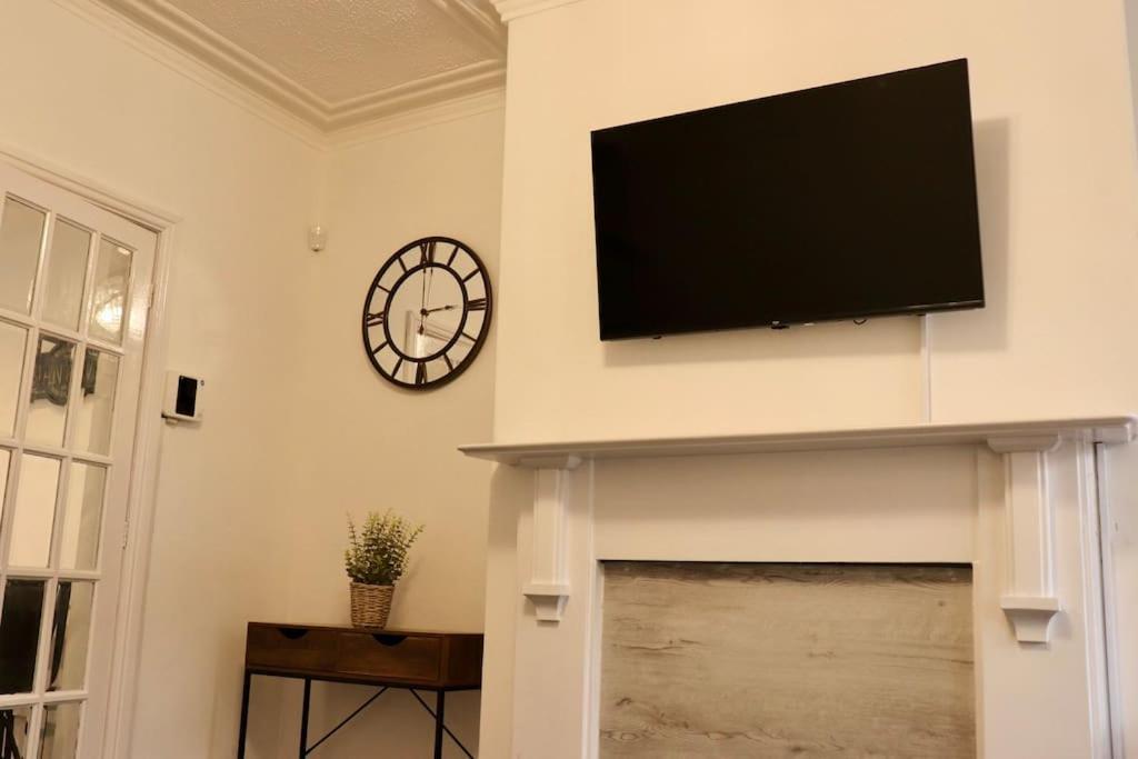 Charming 3 Bedroom Property Free Wifi & Parking Leeds  Dış mekan fotoğraf