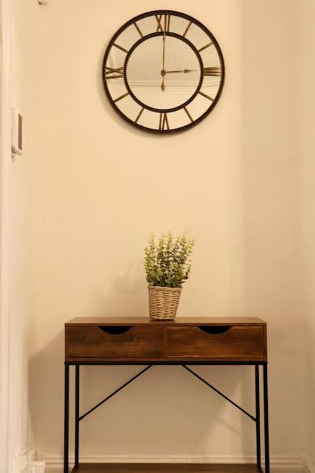 Charming 3 Bedroom Property Free Wifi & Parking Leeds  Dış mekan fotoğraf