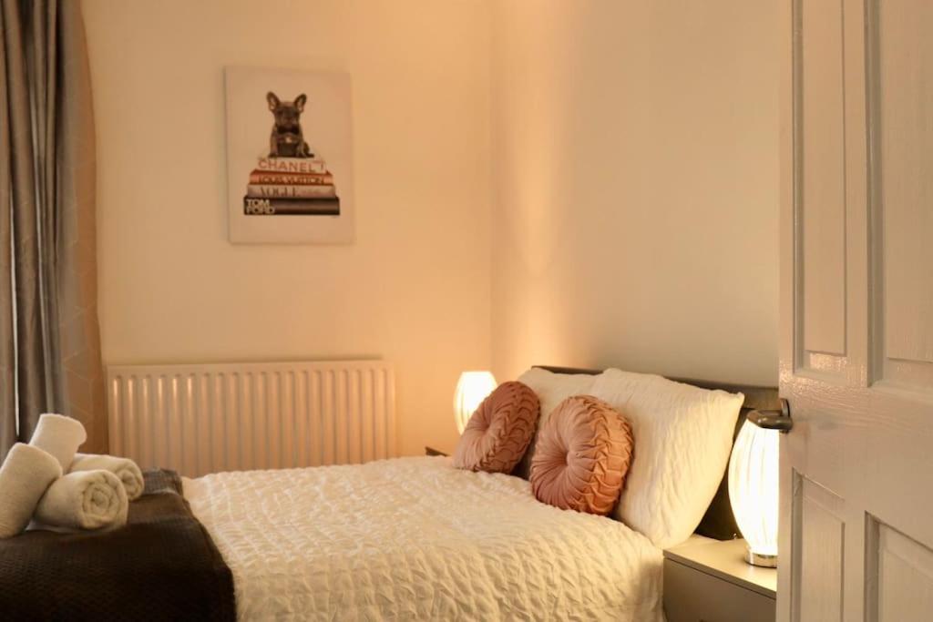 Charming 3 Bedroom Property Free Wifi & Parking Leeds  Dış mekan fotoğraf