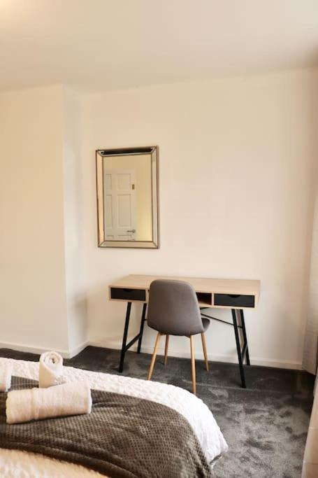 Charming 3 Bedroom Property Free Wifi & Parking Leeds  Dış mekan fotoğraf