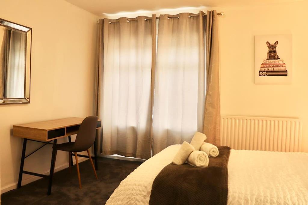 Charming 3 Bedroom Property Free Wifi & Parking Leeds  Dış mekan fotoğraf