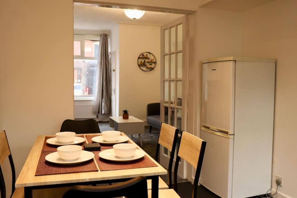 Charming 3 Bedroom Property Free Wifi & Parking Leeds  Dış mekan fotoğraf